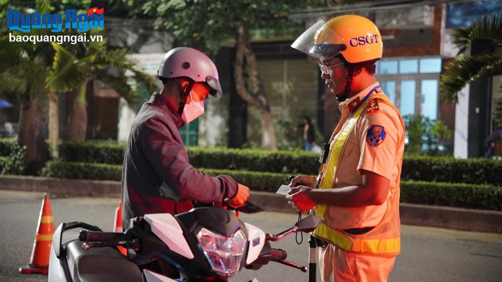 Lực lượng cảnh sát giao thông tăng cường tuần tra, xử lý các vi phạm về trật tự an toàn giao thông.