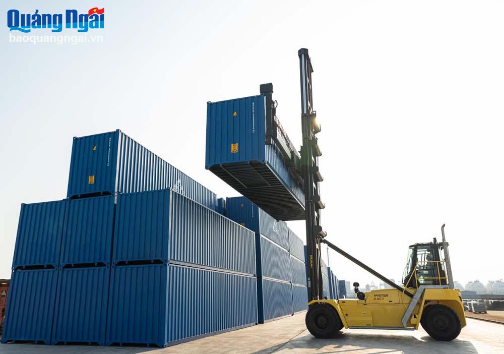 Hòa Phát chính thức xuất hàng những sản phẩm container đầu tiên