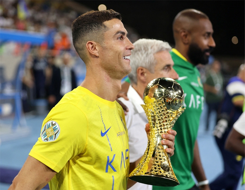 Ronaldo giành danh hiệu đầu tiên ở Al Nassr.