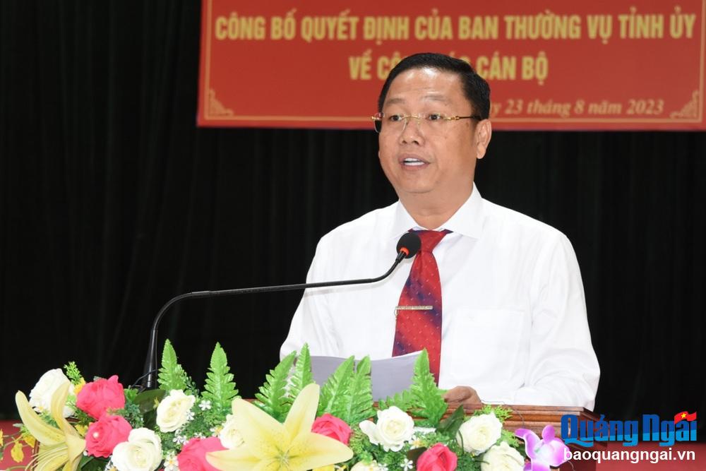 Tân Bí thư Huyện ủy Sơn Tịnh Nguyễn Công Hoàng phát biểu nhận nhiệm vụ.