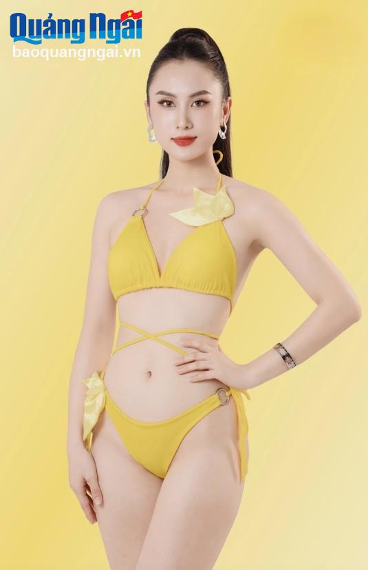 Thí sinh Đặng Thị Thắm (Long An) gây ấn tượng với vóc dáng chuẩn. Người đẹp diện bikini cách điệu màu vàng, tôn làn da trắng. Năm nay, cô 24 tuổi. Cô sở hữu chiều cao 1,72m; số đo ba vòng 86 - 61 - 93. Cô từng đoạt giải Á khôi Nam bộ 2022 và đang hoạt động với vai trò người mẫu tự do.