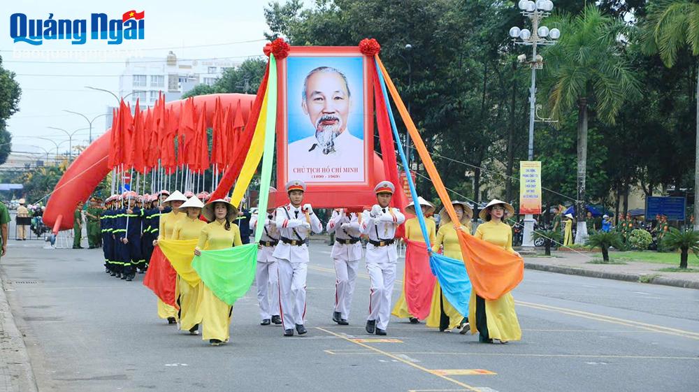 Chủ tịch Hồ Chí Minh sống mãi trong lòng dân tộc Việt Nam.                                          Ảnh: TRUNG ĐỨC