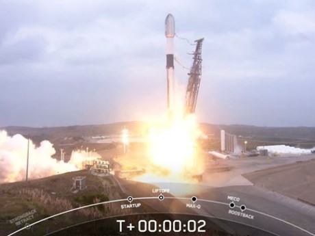  SpaceX phóng 13 vệ tinh quân sự lên quỹ đạo thấp quanh Trái Đất