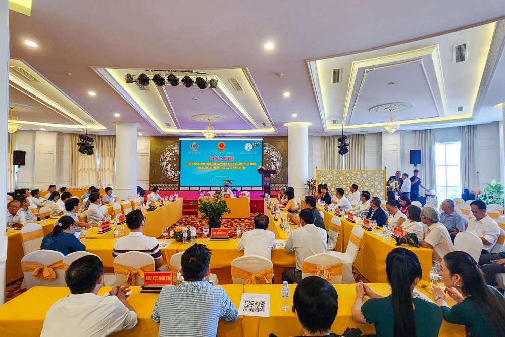 Toàn cảnh hội nghị triển khai Bộ tiêu chí Văn hoá kinh doanh Việt Nam đối với khu vực miền Trung và Tây Nguyên.