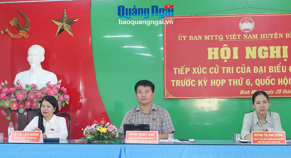 Đoàn ĐBQH tỉnh tiếp xúc cử tri xã Bình Minh.