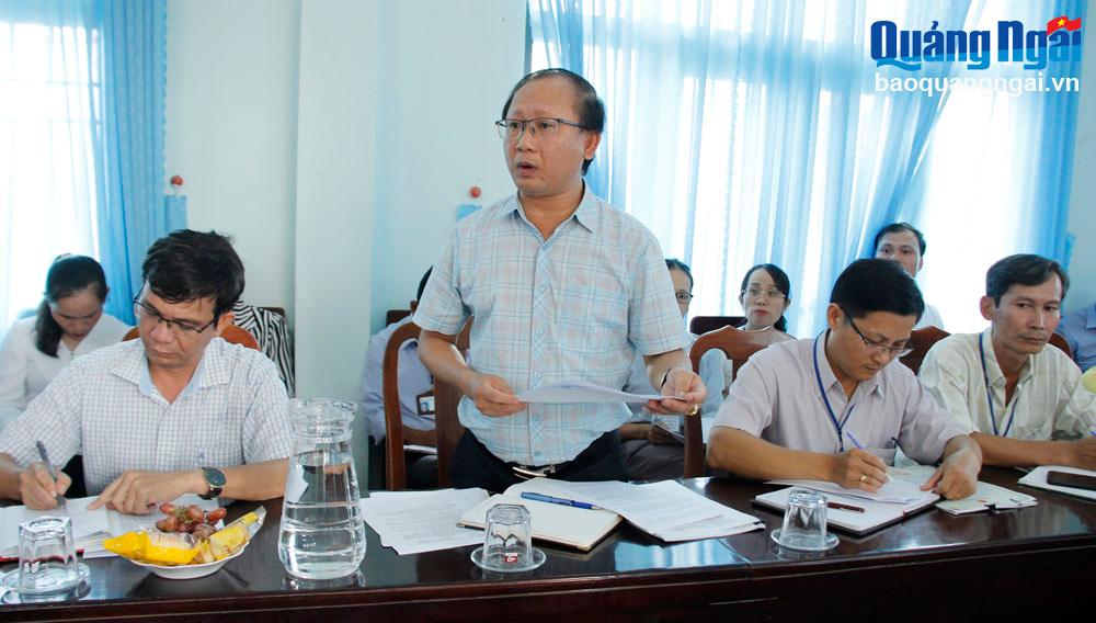 Chủ tịch UBND phường Phổ Thạnh Nguyễn Viết Thanh trao đổi tại buổi làm việc
