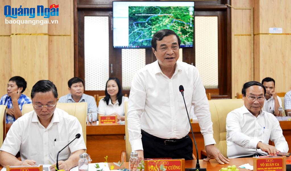 Ủy viên Trung ương Đảng, Bí thư Tỉnh ủy, Chủ tịch HĐND tỉnh Quảng Nam Phan Việt cường phát biểu tại hội nghị.