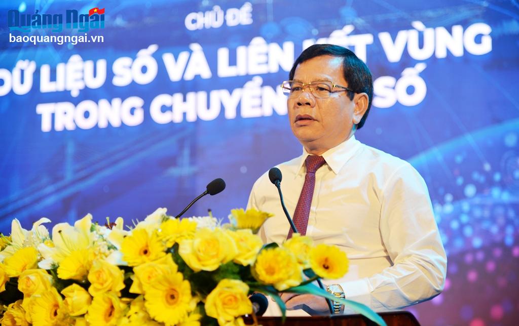 Chủ tịch UBND tỉnh, Trưởng ban Chuyển đổi số tỉnh Đặng Văn Minh phát biểu khai mạc hội nghị.