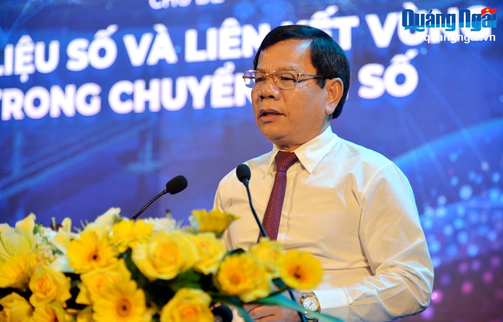 Chủ tịch UBND tỉnh, Trưởng ban Chỉ đạo Chuyển đổi số tỉnh Đặng Văn Minh phát biểu tại hội nghị.