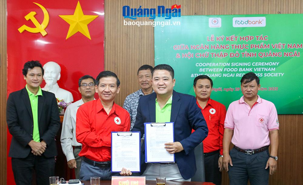 Hội Chữ thập đỏ tỉnh và Food Bank Việt nam ký kết Hỗ trợ người yếu thế tiếp cận nguồn thực phẩm cộng đồng tại Quảng Ngãi.