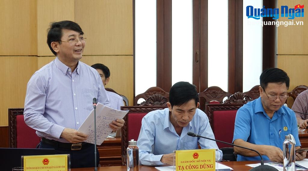 Lãnh đạo Ban Quản lý KKT Dung Quất và các KCN Quảng Ngãi trao đổi tại cuộc họp.