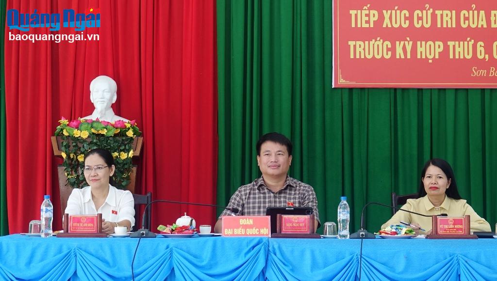 Đoàn đại biểu Quốc hội tỉnh tiếp xúc cử tri xã Sơn Bao