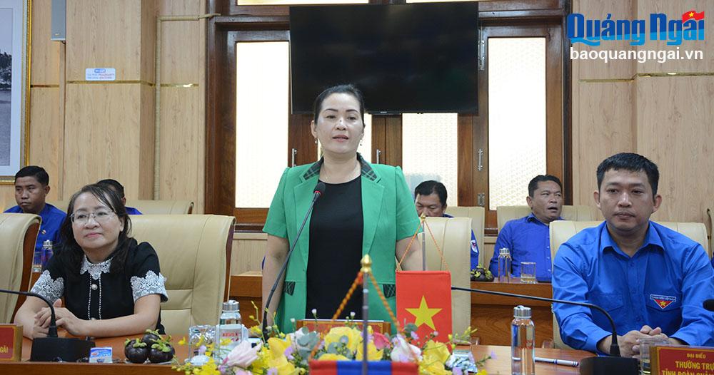 Phó Bí thư Tỉnh ủy Đinh Thị Hồng Minh phát biểu tại buổi gặp mặt.