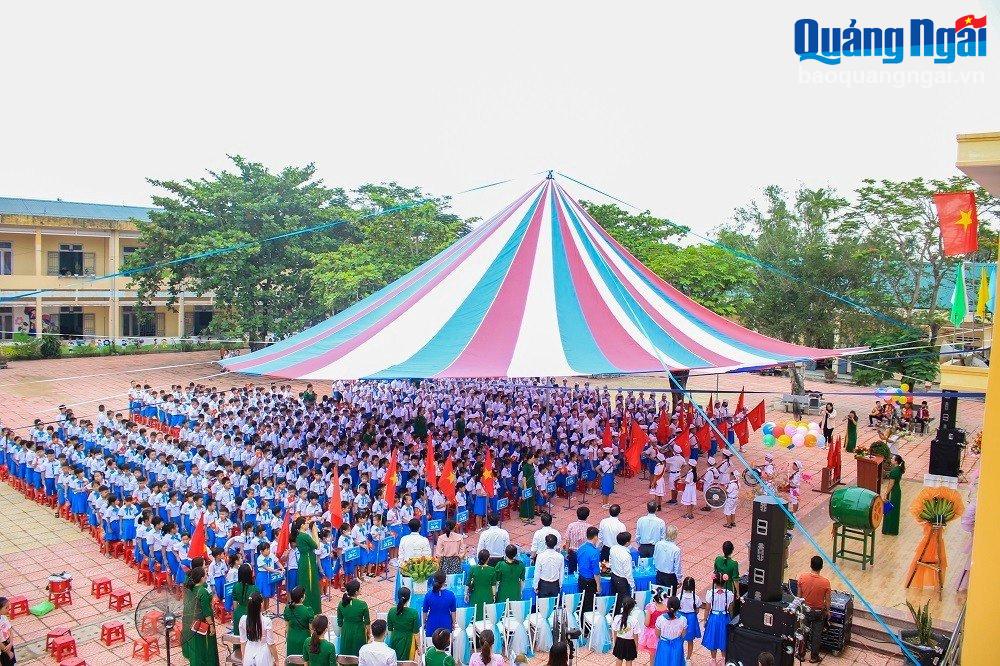 Lễ khai giảng tại Trường Tiểu học Hành Thuận.