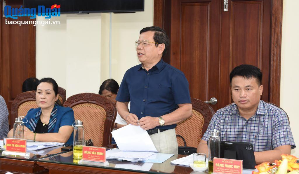Phó Bí thư Tỉnh ủy, Chủ tịch UBND tỉnh Đặng Văn Minh trao đổi tại buổi làm việc.