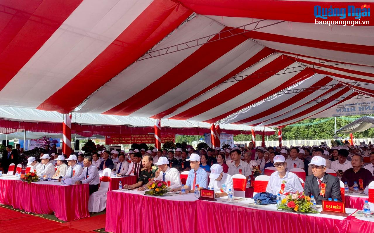 Các đại biểu tham dự lễ công bố và đón Bằng công nhận xã Bình Thuận đạt chuẩn nông thôn mới năm 2022.
