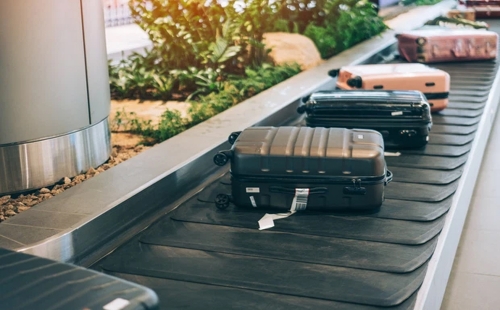 Bắt giữ 5 nhân viên bốc hành lý ở sân bay Nội Bài giật khóa vali, trộm tài sản
