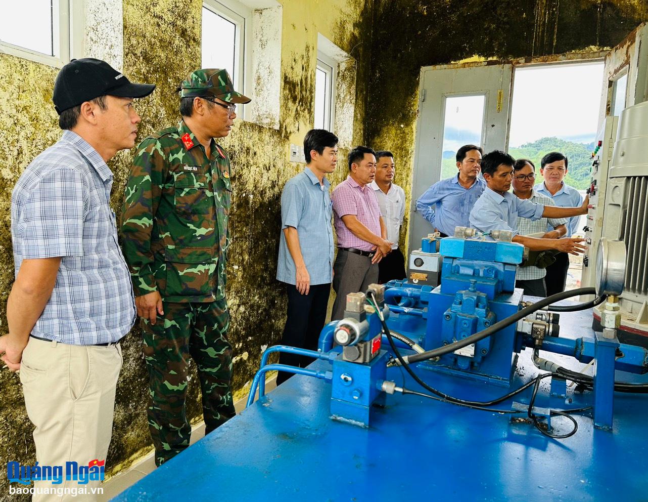 Kiểm tra công tác phòng, chống thiên tai tại 2 huyện Sơn Tây, Sơn Hà