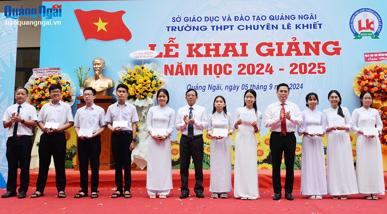 Hơn 271 nghìn học sinh trong toàn tỉnh bước vào năm học mới