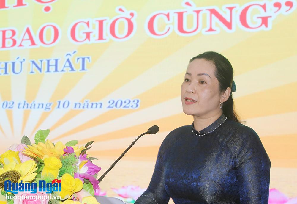 Phó Bí thư Tỉnh ủy Đinh Thị Hồng Minh phát biểu tại lễ trao học bổng.