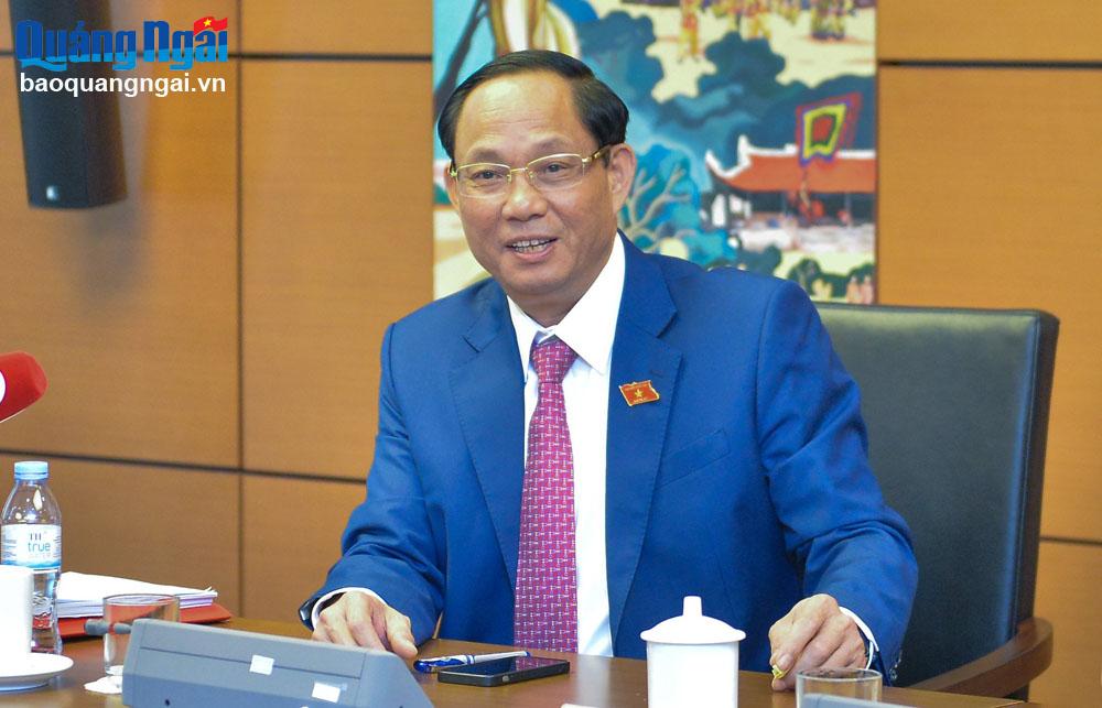 Thượng tướng Trần Quang Phương - Ủy viên Trung ương Đảng, Phó Chủ tịch Quốc hội trao đổi tại cuộc họp. (Ảnh: C.HIỀN)