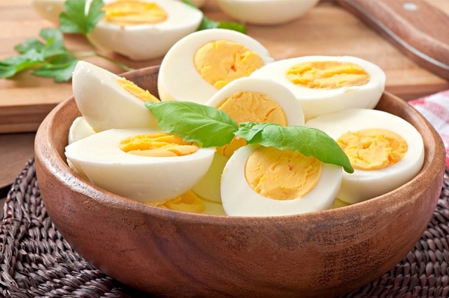 Trứng chứa hàm lượng vitamin D dồi dào rất quan trọng đối với sức khỏe xương khớp.