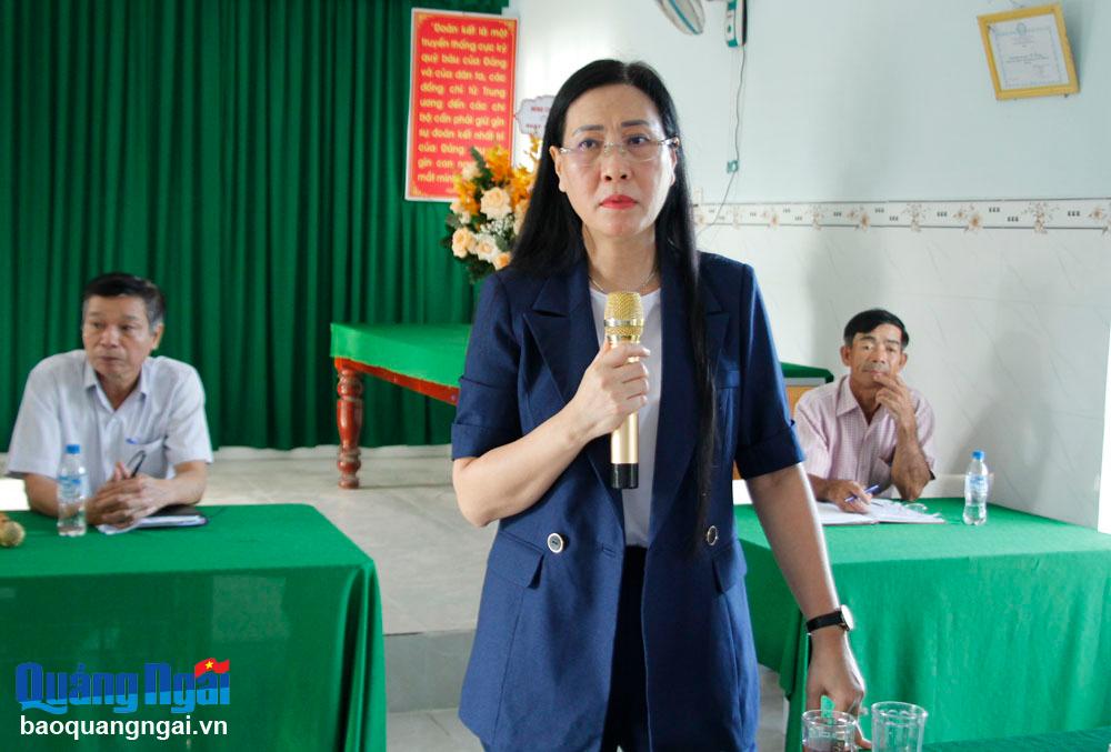 Bí thư Tỉnh ủy Bùi Thị Quỳnh Vân phát biểu tại buổi sinh hoạt chi bộ.