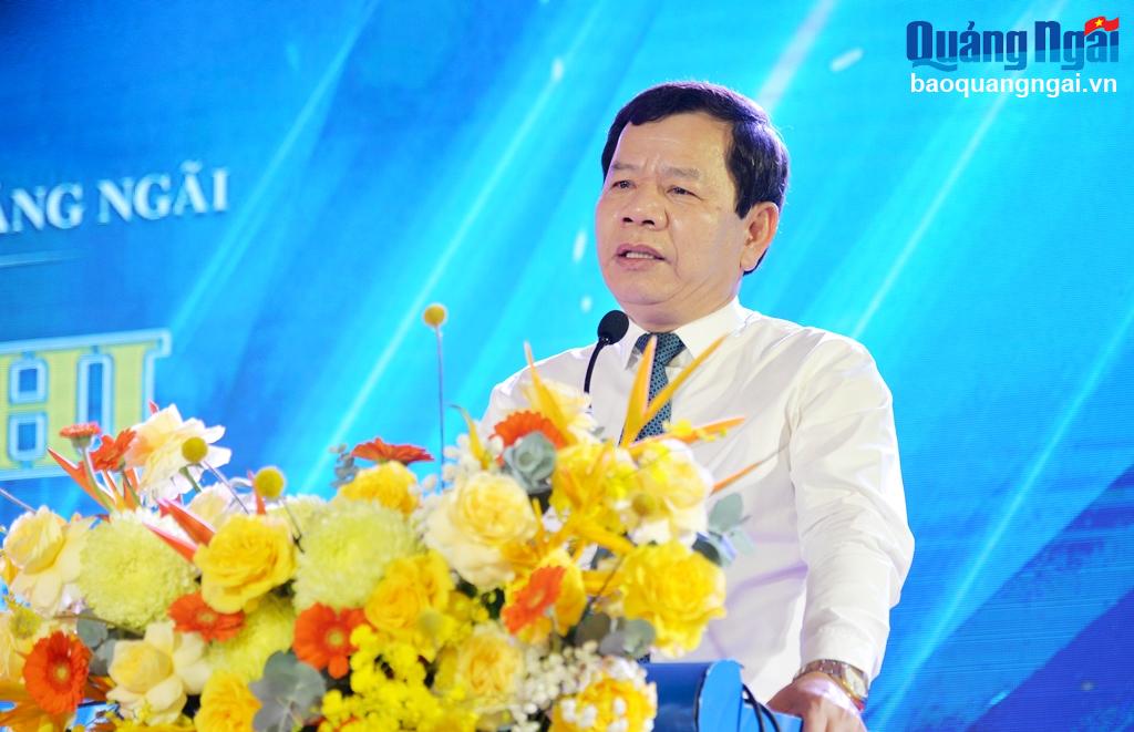 Chủ tịch UBND tỉnh Đặng Văn Minh phát biểu chúc mừng các doanh nhân, doanh nghiệp nhân kỷ niệm ngày Doanh nhân Việt Nam.