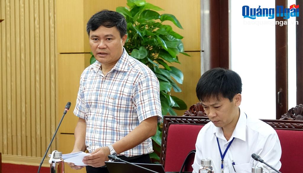 Giám đốc Sở NN&PTNT Hồ Trọng Phương báo cáo tại cuộc họp.