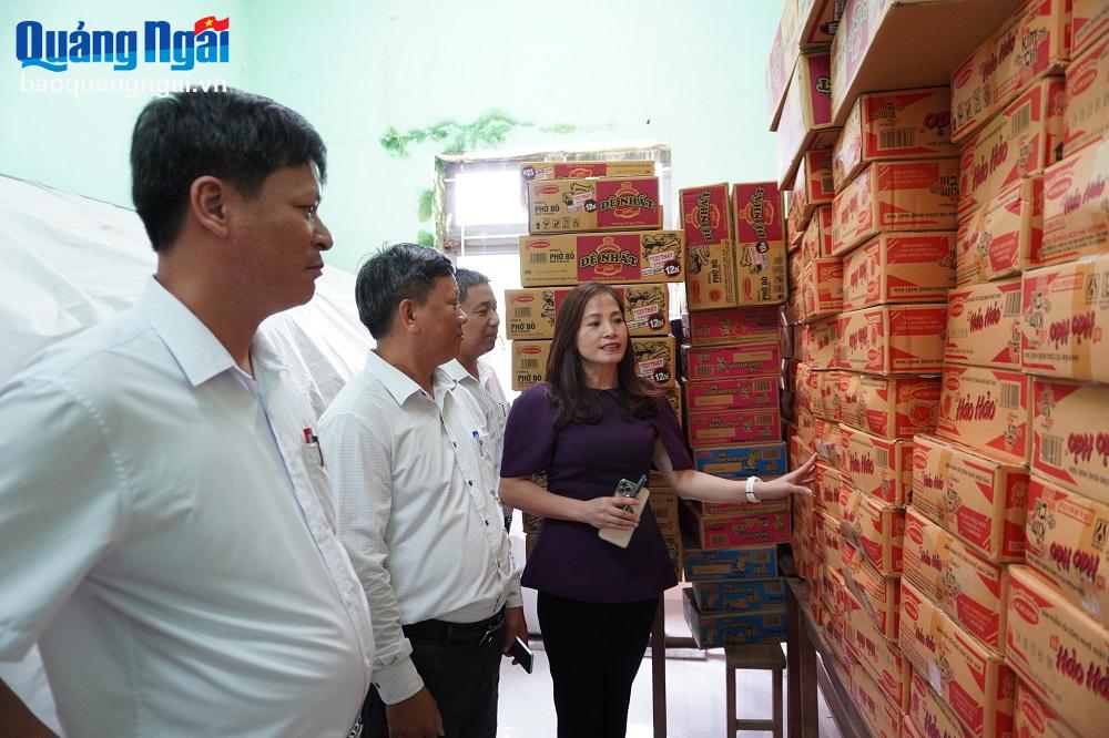 Đoàn kiểm tra giám sát việc thực hiện chương trình “Gói mì hạnh phúc” tại trường PTDT Bán trú TH&THCS Sơn Trà và trường PTDT Bán trú THCS Trà Xinh.

