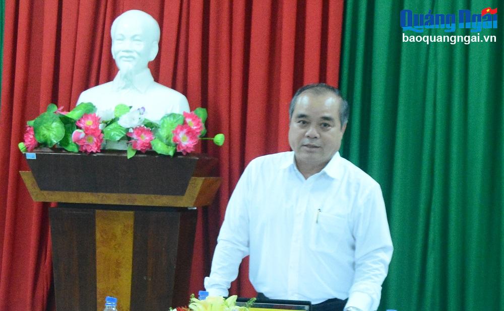 Phó Chủ tịch Thường trực UBND tỉnh Trần Hoàng Tuấn phát biểu tại buổi làm việc.