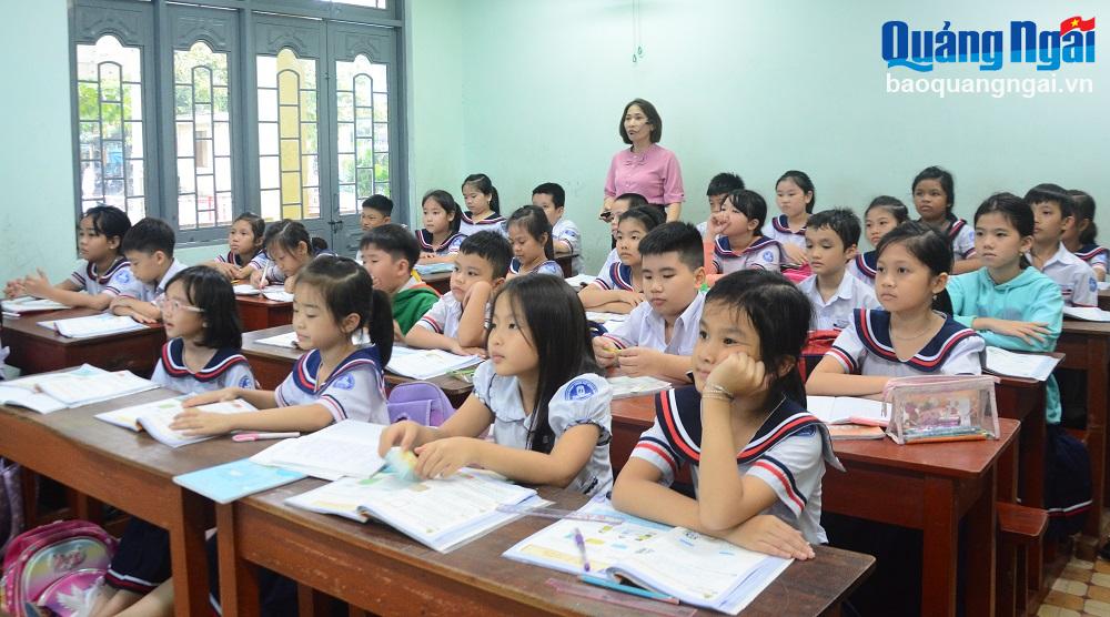 Nhiều năm qua, Trường Tiểu học Trần Phú luôn trong tình trạng quá tải học sinh. 