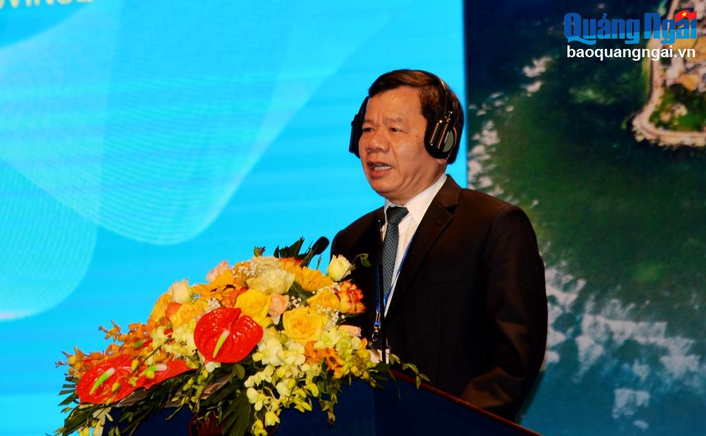 Chủ tịch UBND tỉnh Đặng Văn Minh chủ trì phiên trao đổi, thảo luận.