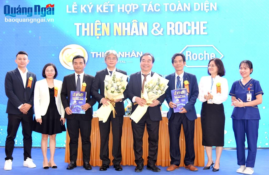 Lãnh đạo Bệnh viện Thiện Nhân và Công ty TNHH Roche Việt Nam hoàn thành ký kết hợp tác chiến lược lâu dài.
