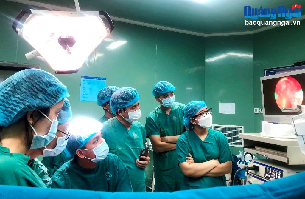 Triển khai kỹ thuật nội soi buồng tử cung tại Bệnh viện Sản - Nhi tỉnh.