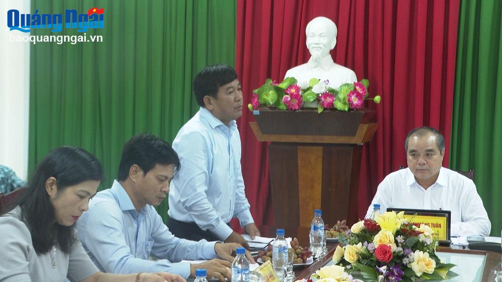 Hiệu trưởng Trường Cao đẳng Việt Nam - Hàn Quốc - Quảng Ngãi Võ Đình Tá phát biểu tại buổi làm việc. 
