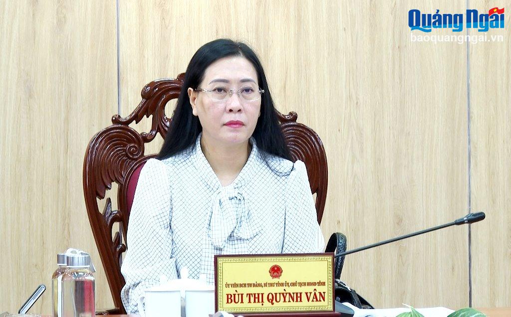Ủy viên Trung ương Đảng, Bí thư Tỉnh ủy, Chủ tịch HĐND tỉnh Bùi Thị Quỳnh Vân chủ trì hội nghị ở điểm cầu Quảng Ngãi.