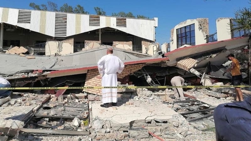 Sập mái nhà thờ tại Mexico. (Ảnh: AFP)