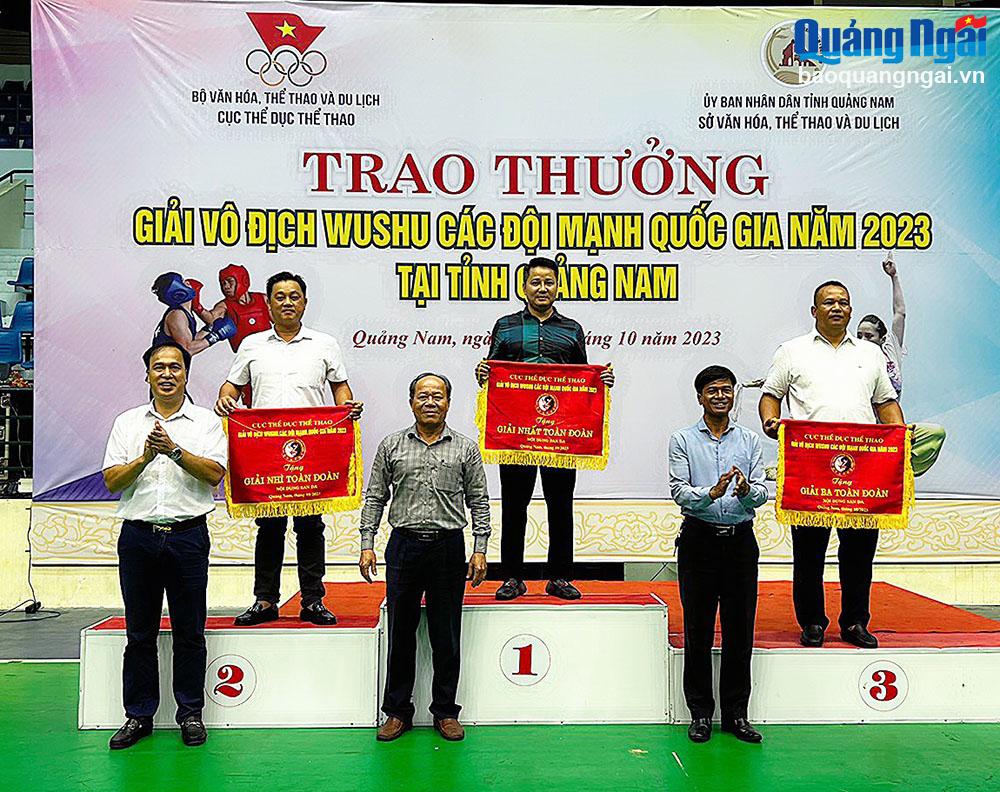 Đội Quảng Ngãi đoạt giải Nhì toàn đoàn nội dung tán thủ môn wushu