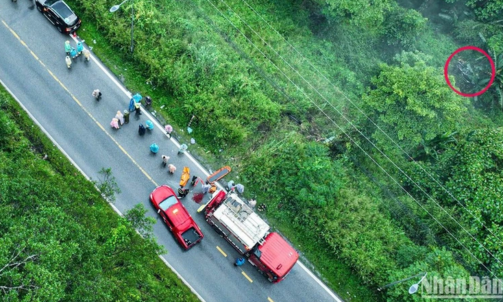 Sự thật vụ ô-tô rơi vực sâu trên đèo Bảo Lộc làm 2 người thương vong