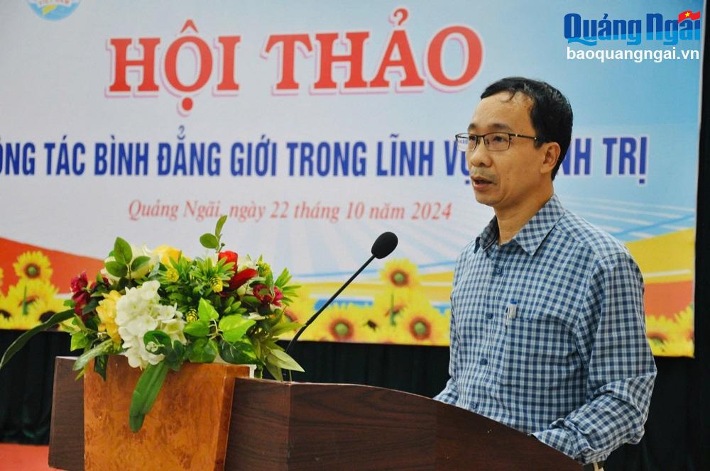 Phó Trưởng ban Thường trực Ban Tổ chức Tỉnh ủy Huỳnh Đức Minh tham luận tại hội thảo.