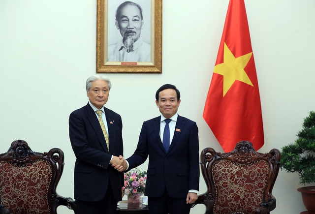 Phó Thủ tướng Trần Lưu Quang và ông Tomikazu Fukuda, Thống đốc tỉnh Tochigi - Ảnh: VGP/Hải Minh