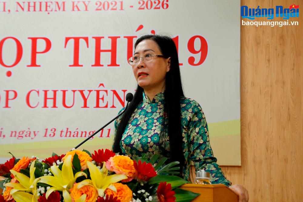 Ủy viên Trung ương Đảng, Bí thư Tỉnh ủy, Chủ tịch HĐND tỉnh Bùi Thị Quỳnh Vân phát biểu tại kỳ họp