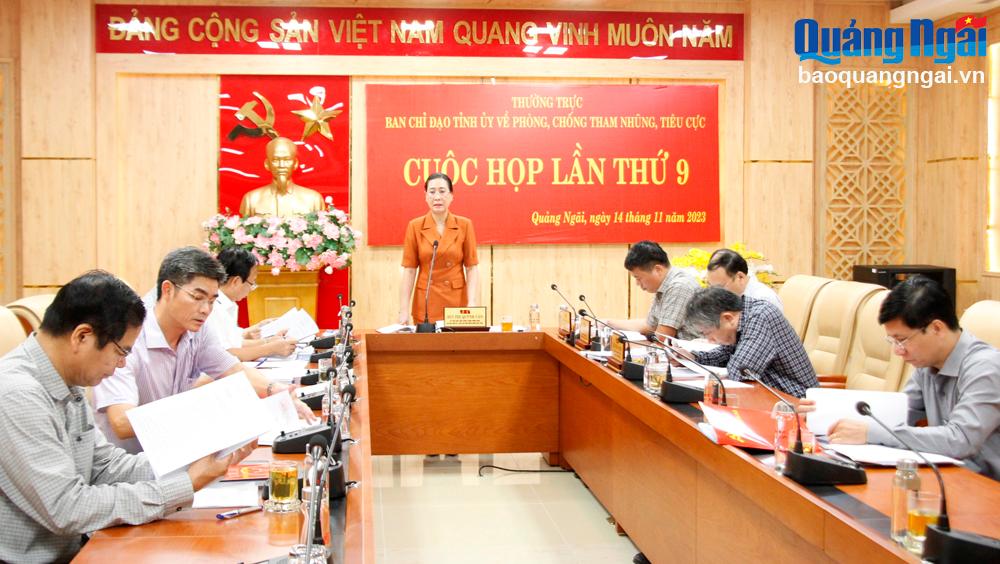 Ủy viên Trung ương Đảng, Bí thư Tỉnh ủy, Chủ tịch HĐND tỉnh Bùi Thị Quỳnh Vân phát biểu tại phiên họp.