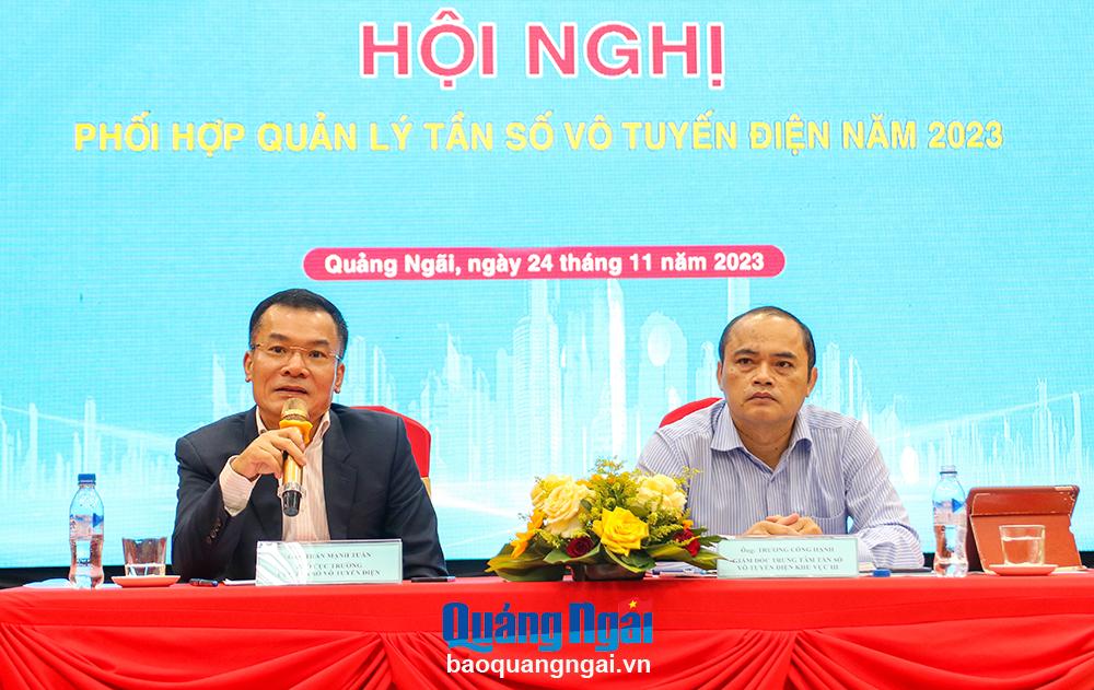 Phó Cục trưởng Cục Tần số VTĐ Trần Mạnh Tuấn phát biểu chỉ đạo tại hội nghị.