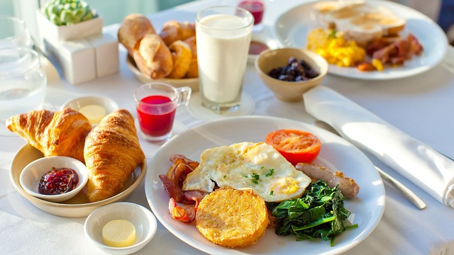 Ăn sáng đủ dinh dưỡng sẽ hỗ trợ chức năng nhận thức.