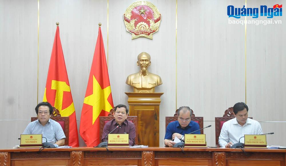 Chủ tịch UBND tỉnh Đặng Văn Minh và các đồng Phó Chủ tịch UBND tỉnh chủ trì buổi làm việc