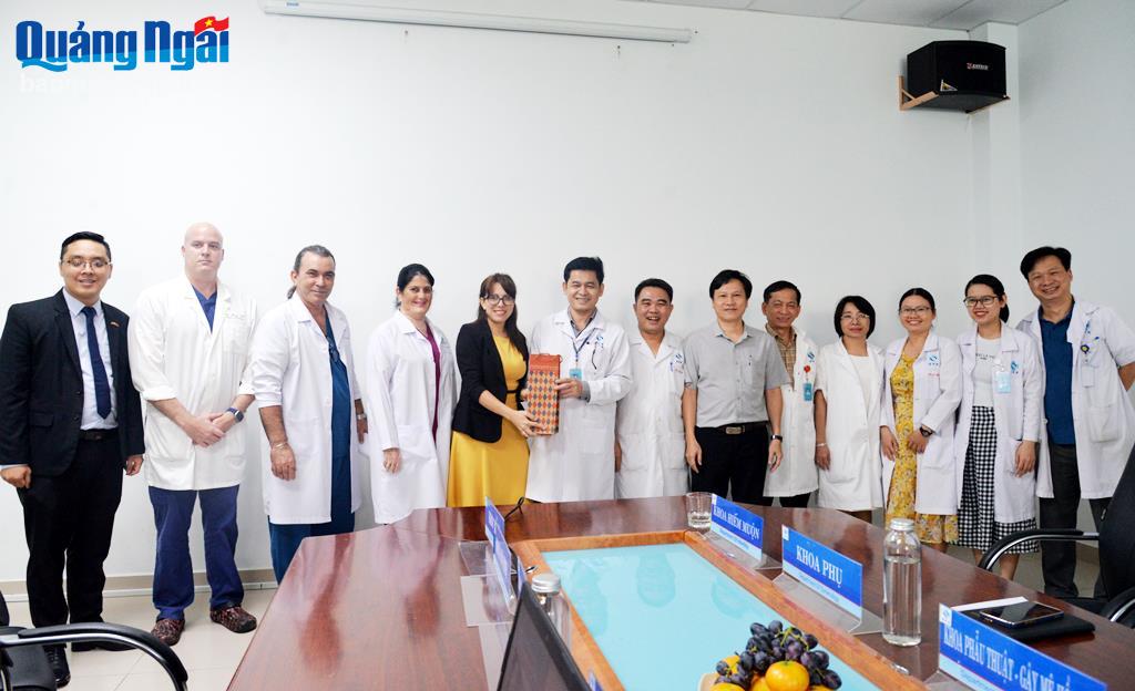 Tổng Lãnh sự Cuba tại TP.Hồ Chí Minh thăm, làm việc tại Bệnh viện Sản - Nhi tỉnh