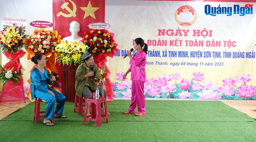 Một tiết mục văn nghệ do nhân dân Khu dân cư Minh Thành biểu diễn tại ngày hội.