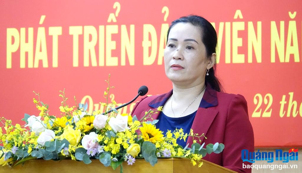 Phó Bí thư Tỉnh ủy Đinh Thị Hồng Minh phát biểu tại hội nghị.
